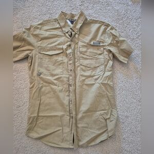 Eddie Bauer Men's Short Sleeve Button-Down Shirt in Light Khaki